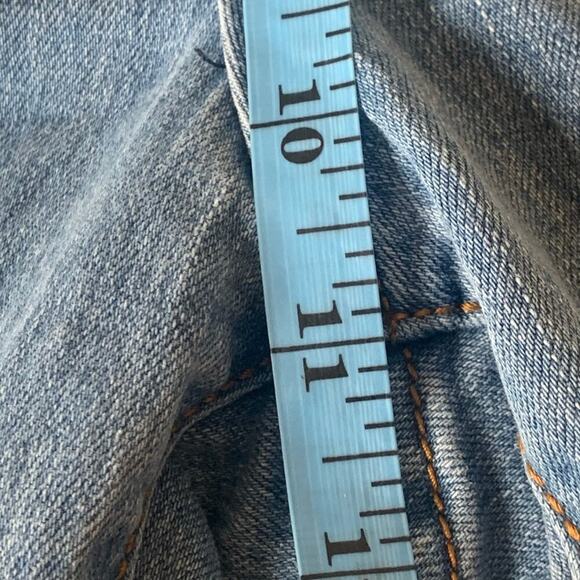 Fashion Nova Distressed Capri Jeans Size 3 - Picture 5 of 6